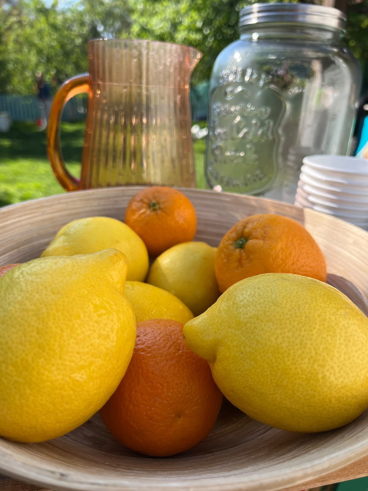 Gustare de fructe în grădină